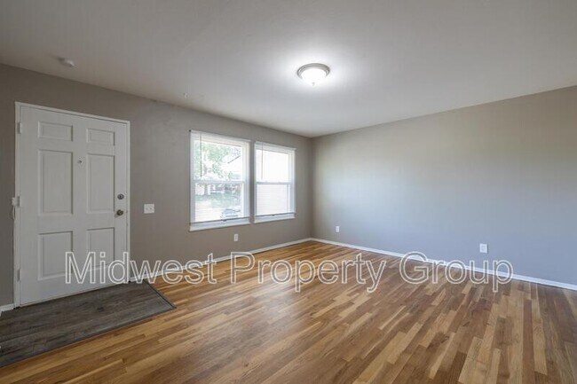 Foto del edificio - 2738 Redman Avenue