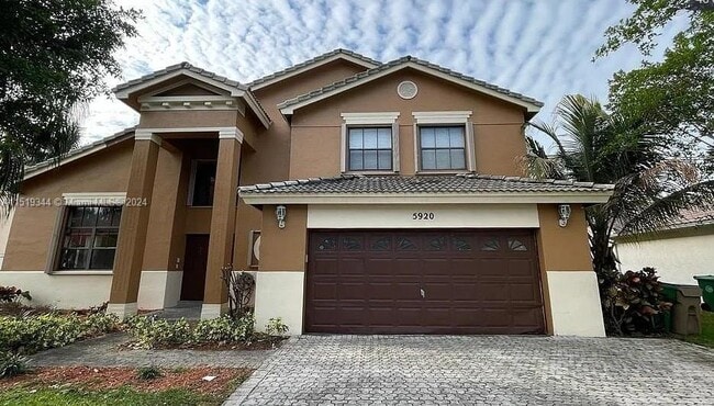 Building Photo - 6030 SW 58th Ct