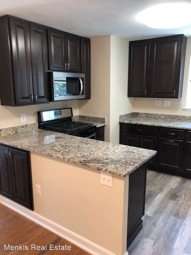 Building Photo - 4 br, 2 bath House - 604 Elm Ave