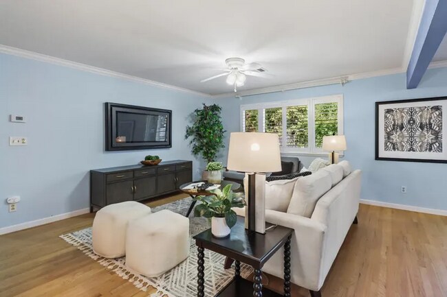 Foto del edificio - Beautiful 4-Bedroom Davis Home — Limited-Time Move-In Special! ? Only $2800/month for the first 6...