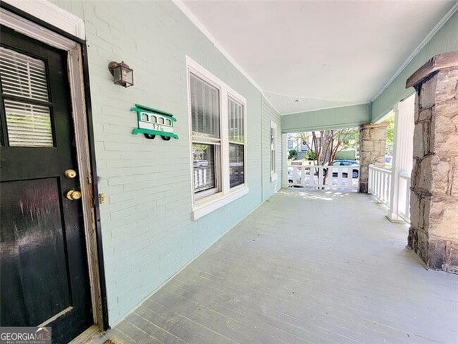 Foto del edificio - 976 Delaware Ave SE