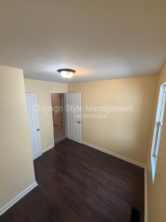 Building Photo - 8756 S Exchange Ave