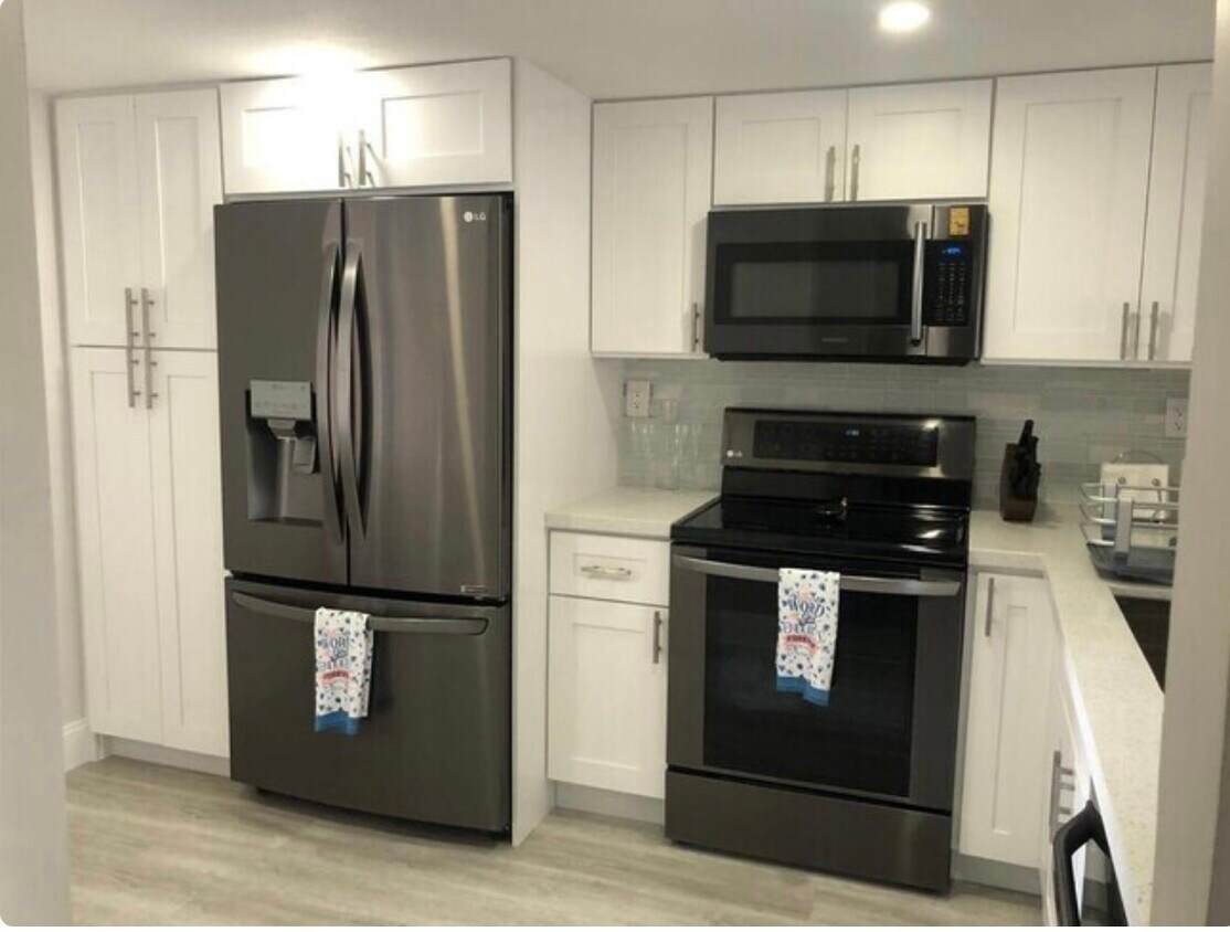 Foto principal - 11361 SW 3rd St