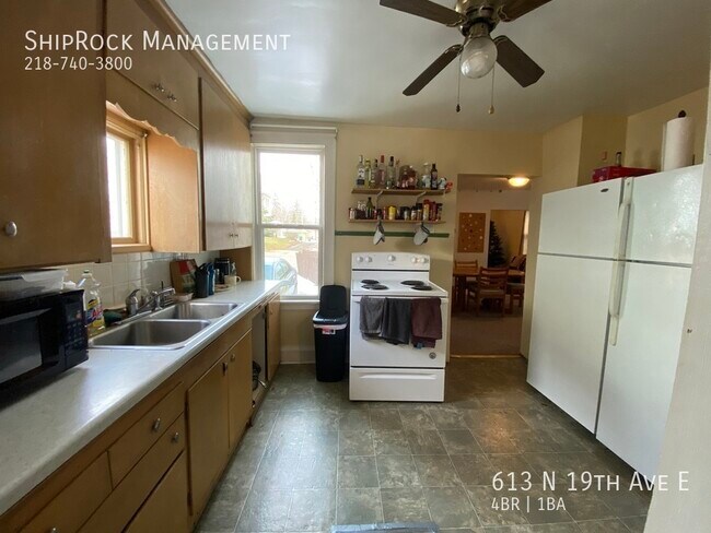 Foto del edificio - 613 N 19th Ave E