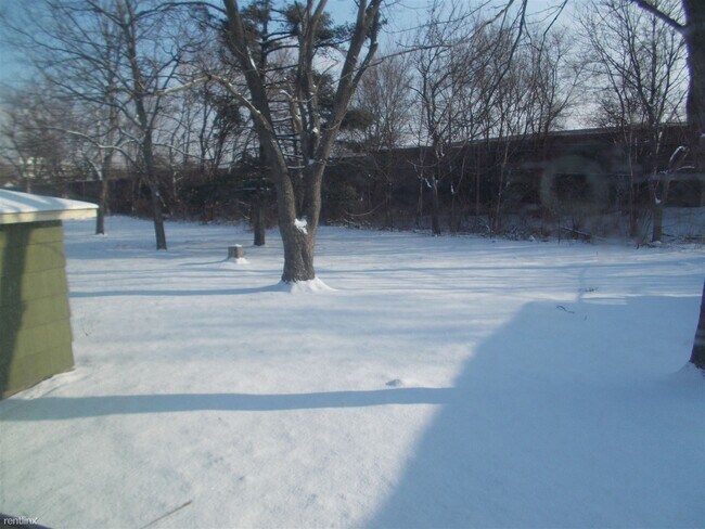 Building Photo - 3 br, 2 bath House - 7565 Southeastern Ave...