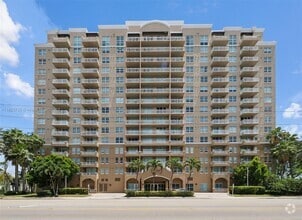 Building Photo - 2665 SW 37th Ave