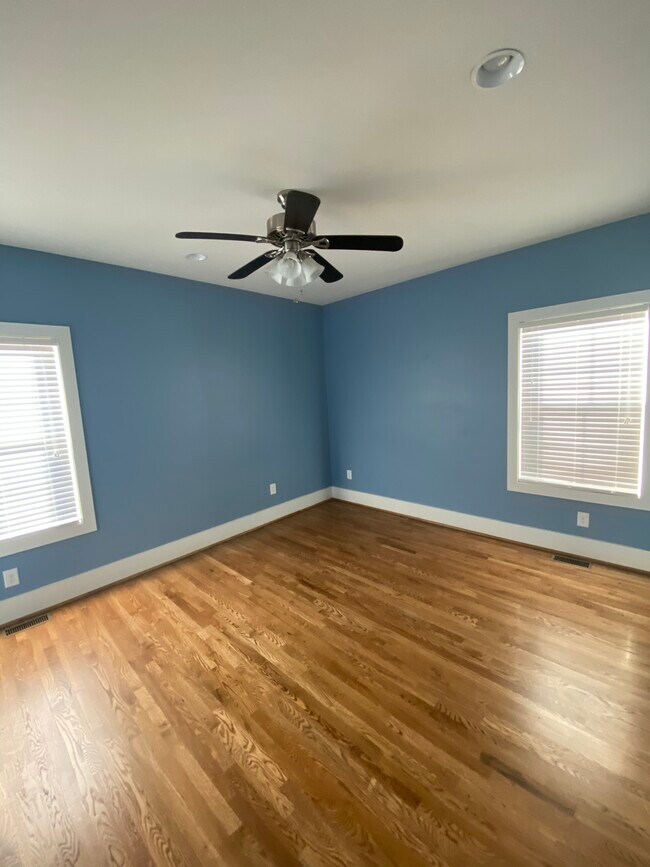 Master Bedroom - 22 Twin Oaks Dr