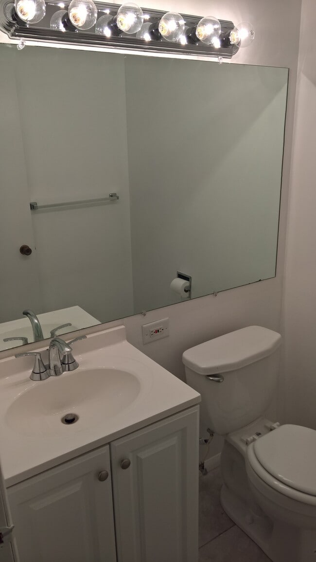 Baño del dormitorio principal - 818 Sandra Dr