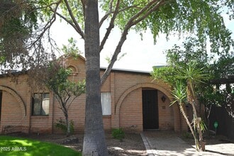 Building Photo - 3066 N 32nd St