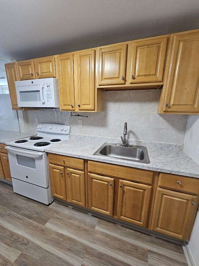 Building Photo - 58 Catharine St