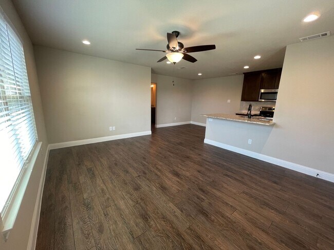 Foto del edificio - 8113-8115 Tanner