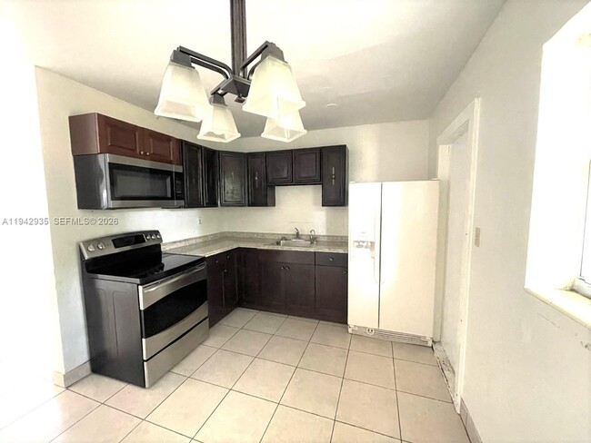 Foto del edificio - 2831 NW 13th Ct