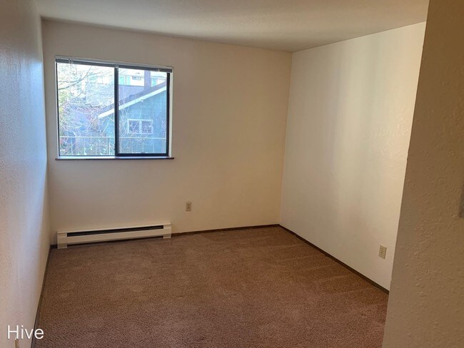 Building Photo - 7000 Roosevelt Way NE