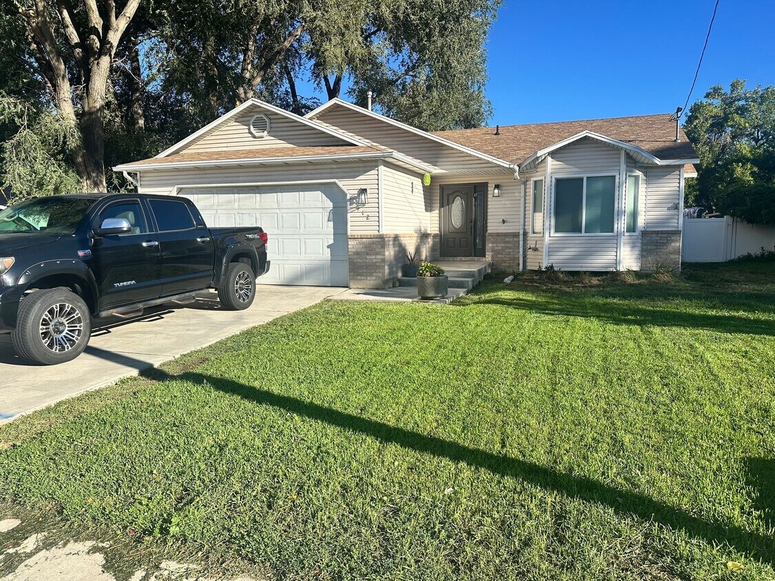 Foto principal - Beautiful Home For Rent!