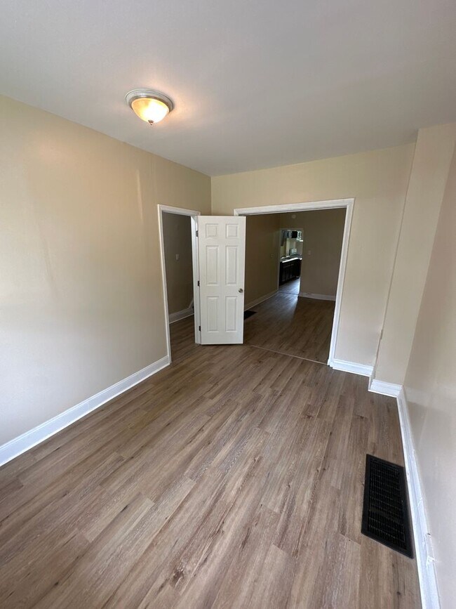 Foto del edificio - Spacious 4-bedroom uptown Harrisburg