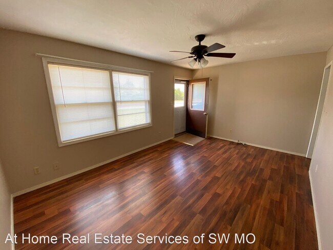 Building Photo - 3 br, 1 bath House - 1003 W South St