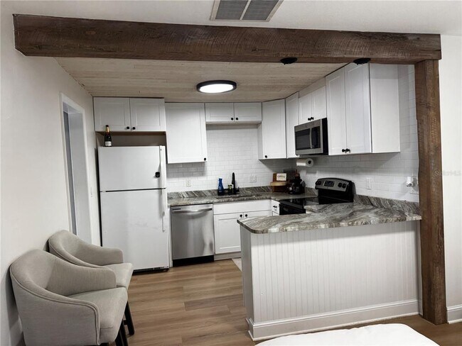 Building Photo - 3008 Hillview St