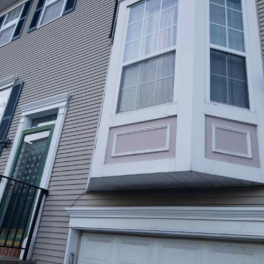 Foto principal - 20 Ashby Lane3 - Upstairs Master Bed Front