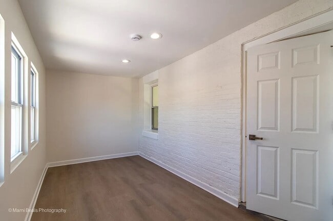 Building Photo - Newly Renovated 3 bedroom/3 bath home avai...