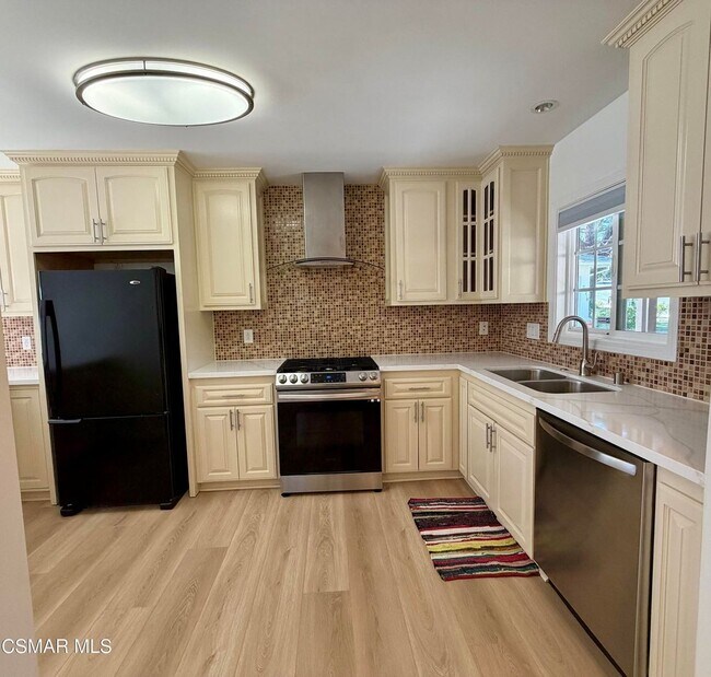 Building Photo - Welcome this single story, beautifully maintained and thoughtfully updated home South Of The Boul...