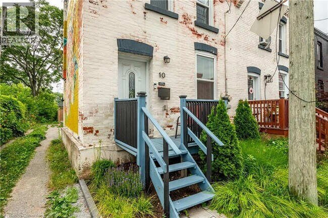 Building Photo - 10 Douglas Ave