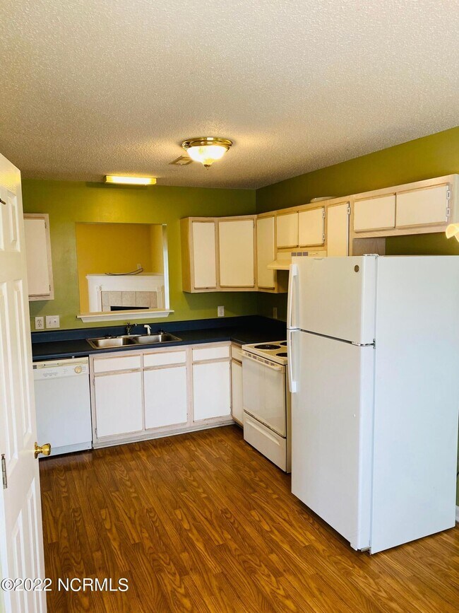 Foto del edificio - 1215 Westridge Ct