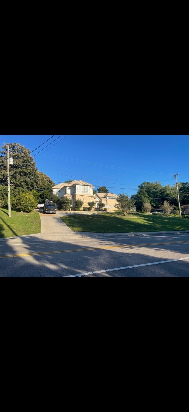 Building Photo - 1500 Bayou Blvd