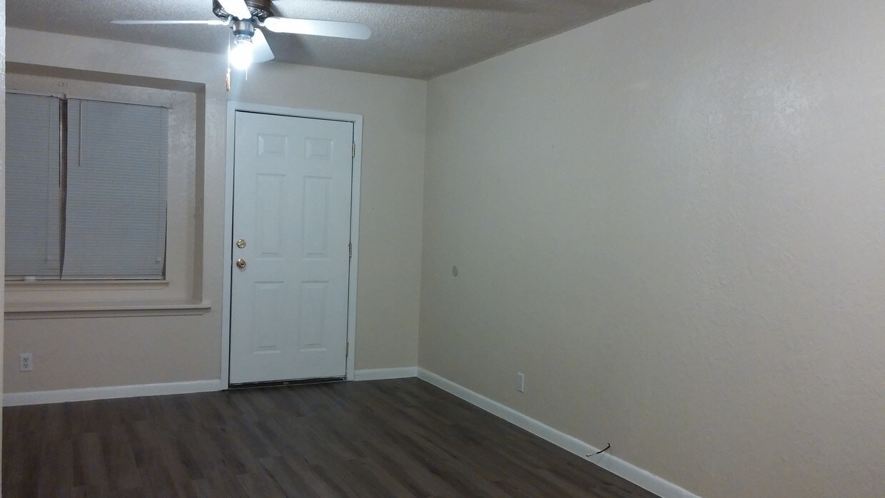 813 N Ave A, Springtown, TX 76082 Townhome Rentals in Springtown TX