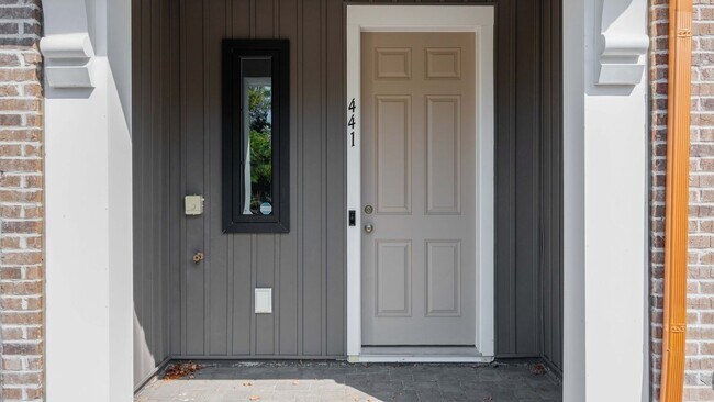 Building Photo - 441 Roebling Ct