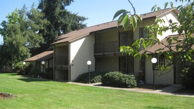 900 N Douglas Ave