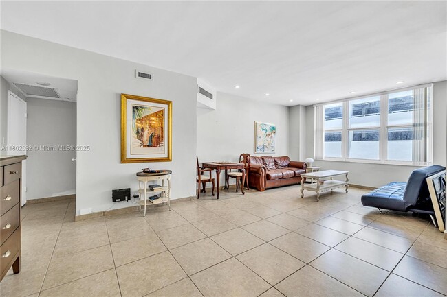 Foto del edificio - 4747 Collins Ave
