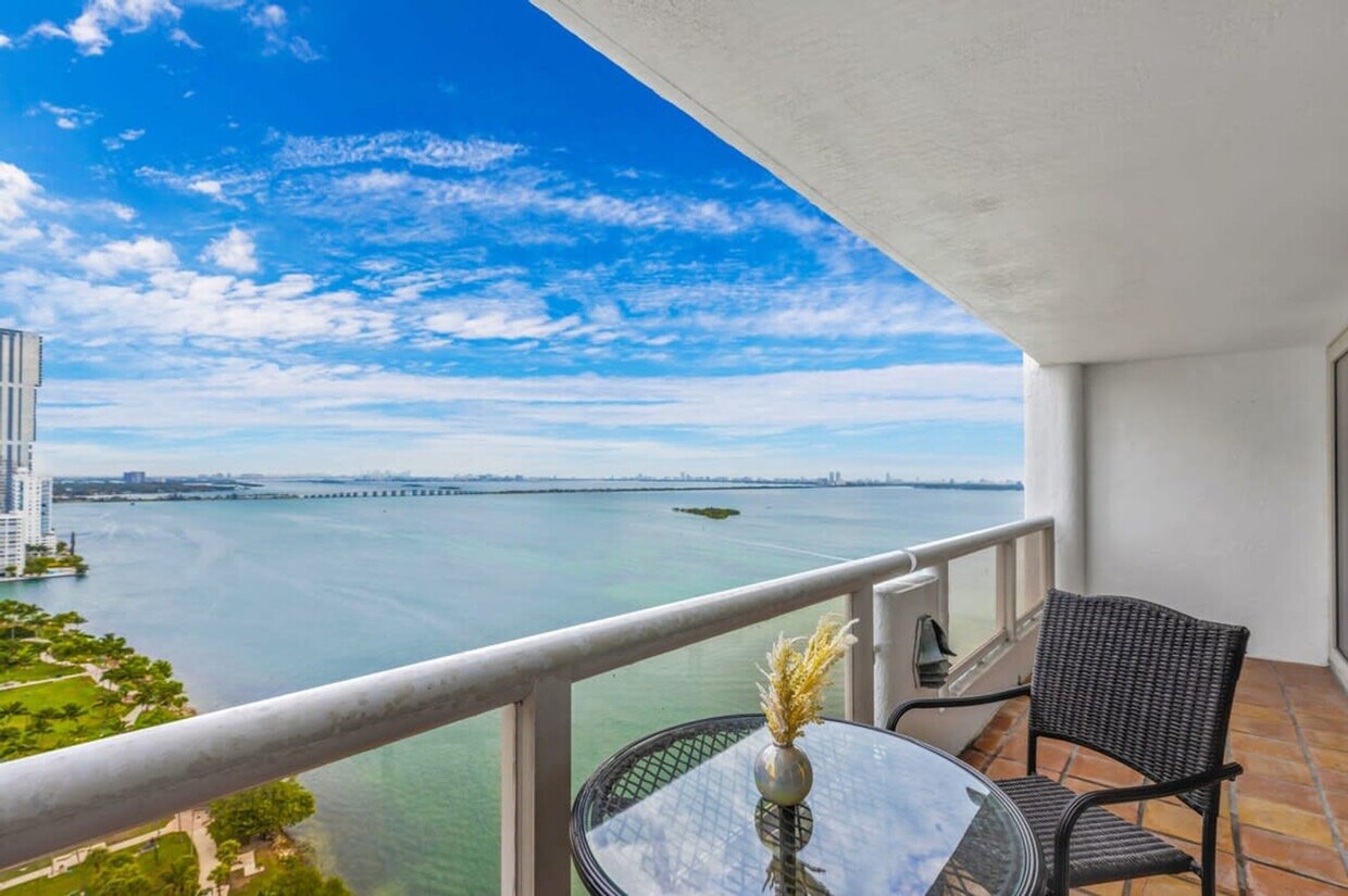 Foto principal - 1717 N Bayshore Dr