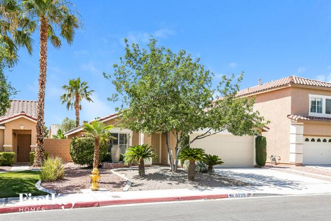 Foto del edificio - 5225 Meadow Rock Ave