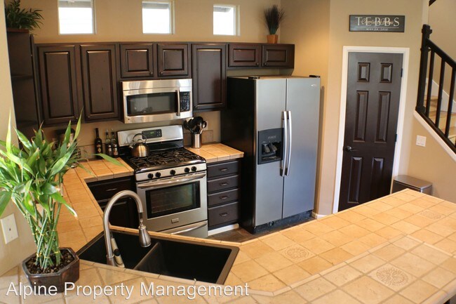 Building Photo - 3 br, 3.5 bath House - 61591 Odell Lake Drive