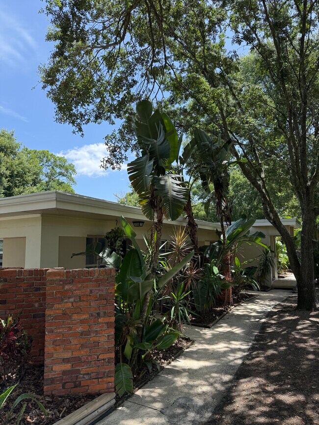 Foto del edificio - 421 S Hyer Ave