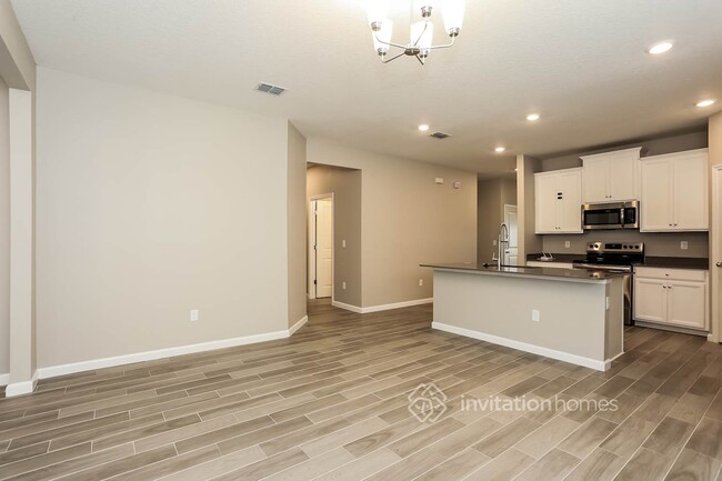 Foto del edificio - 9817 Lemon Grass Ln