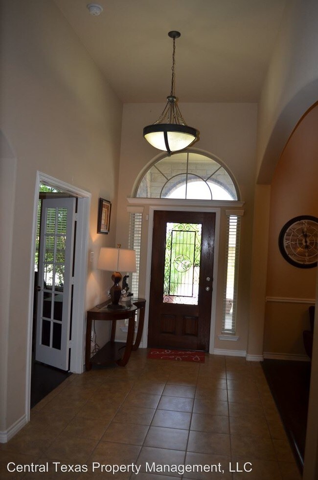 Building Photo - 4 br, 2.5 bath House - 3901 Deer Ridge