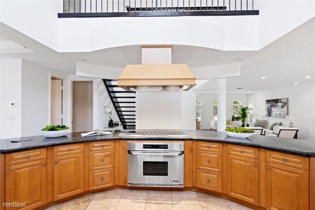Building Photo - 4 br, 3.5 bath House - 11 Castle Harbor Is
