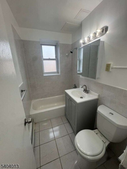 Foto del edificio - 711 Plainfield Ave