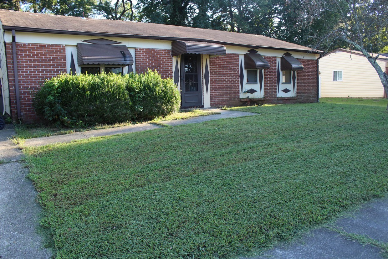 Building Photo - 3117 Aaron Dr