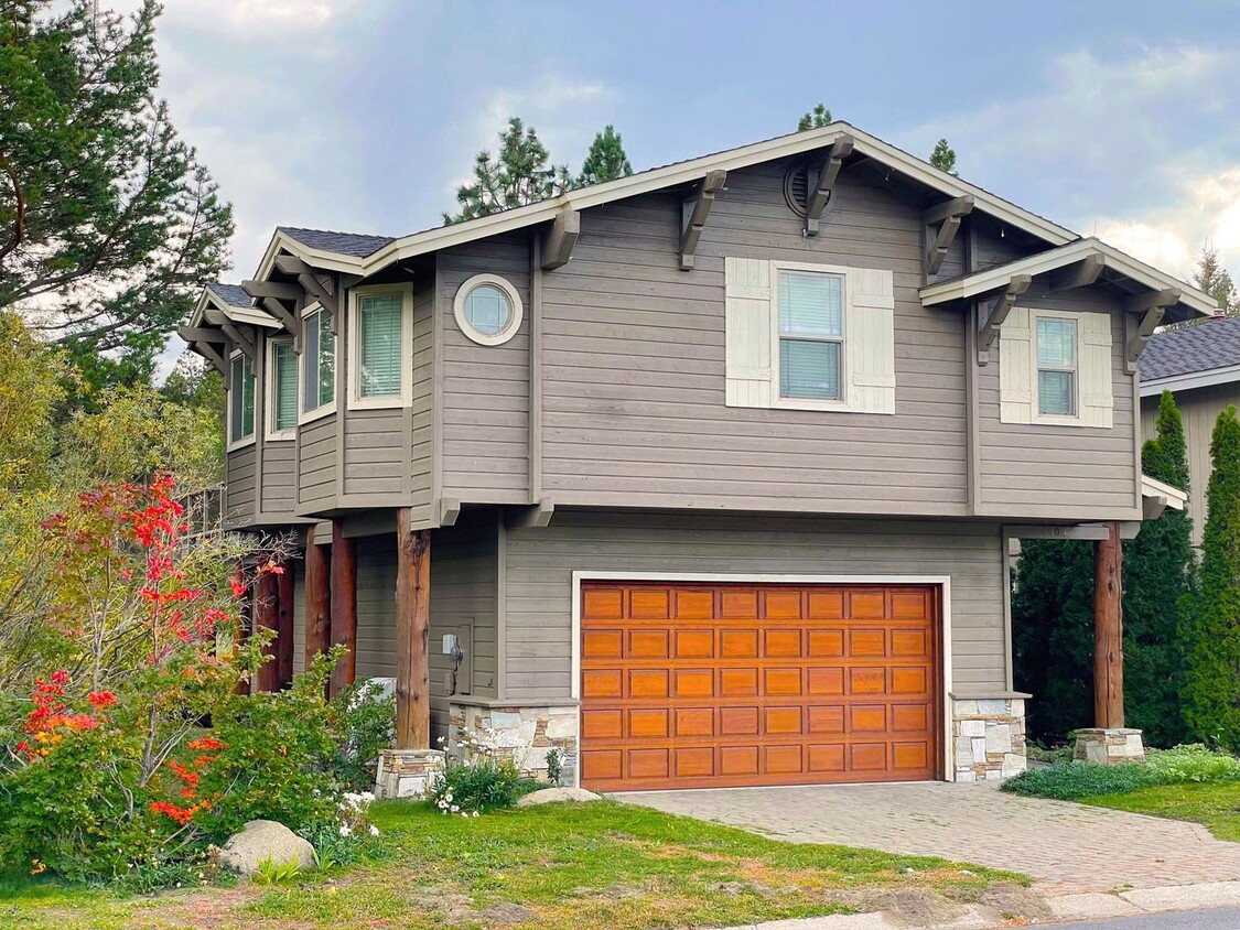 Foto principal - Beautiful 4Bd 3Ba Tahoe Keys home!! A must...