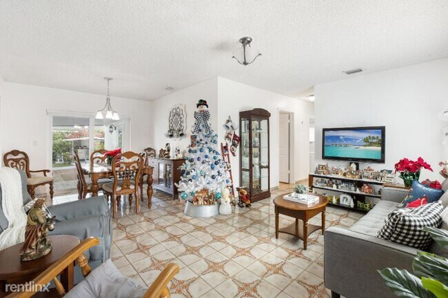 Foto del edificio - 5 br, 2 bath House - 4825 NW 184th ter