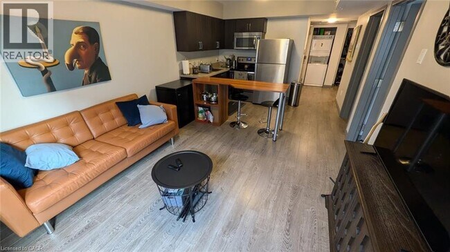 Photo du bâtiment - 321 Spruce St