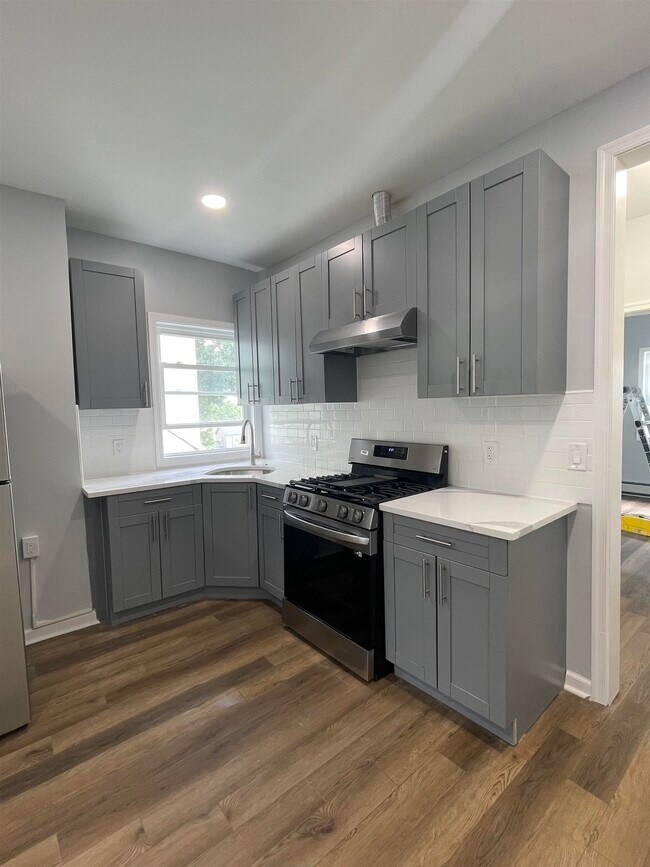 Building Photo - 54 Mt Prospect Ave