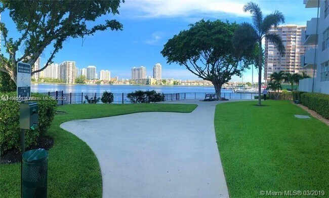 Foto del edificio - 2750 NE 183rd St