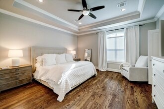 Building Photo - 870 Wakefield Dr