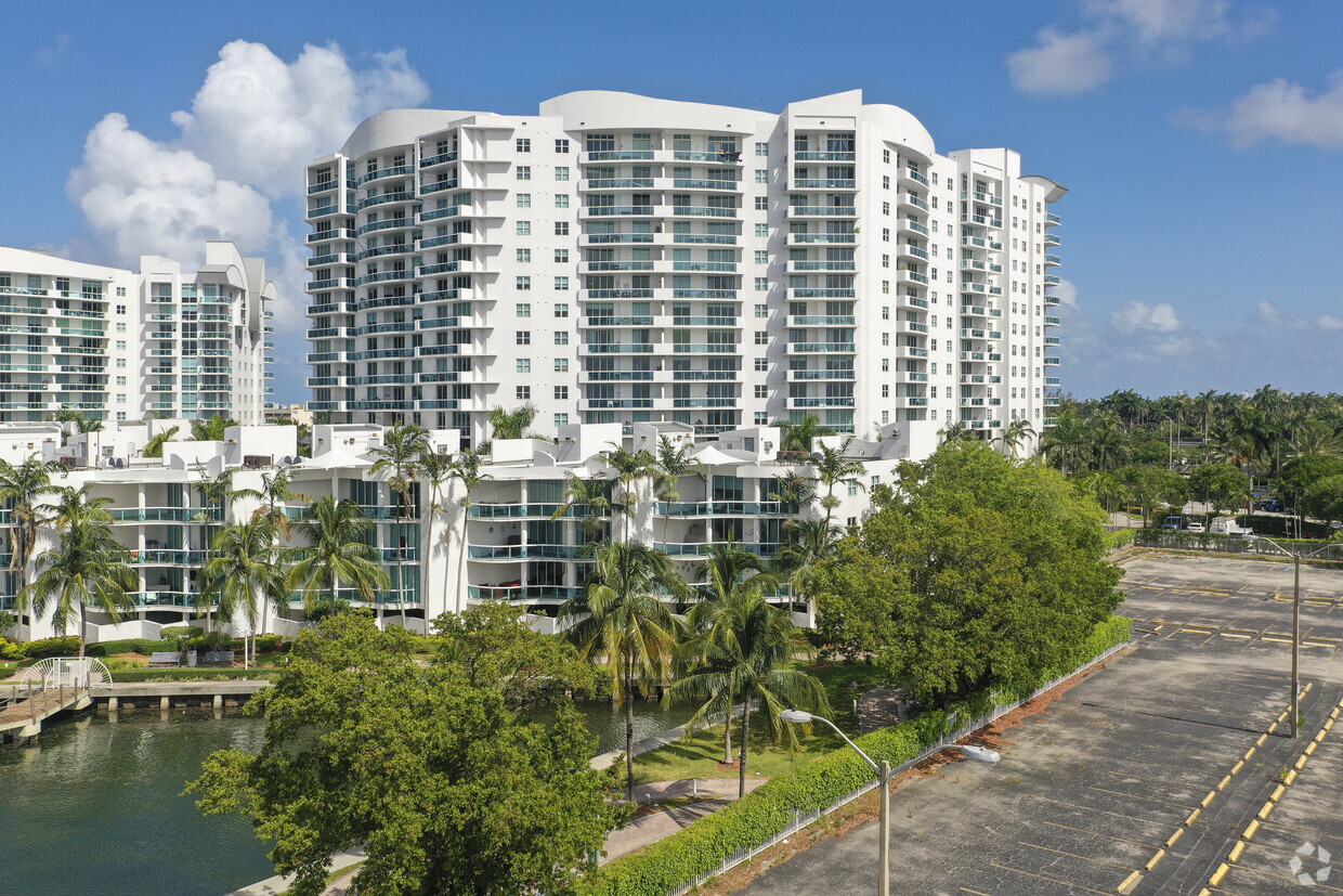 360-north-bay-village-apartments-in-north-bay-village-fl