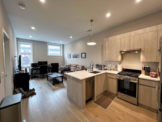 Foto del edificio - 3757 N Sheffield Ave