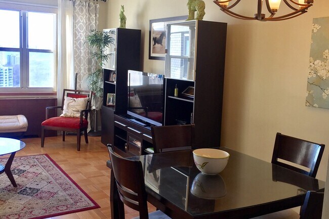 Building Photo - 2000 Linwood Ave