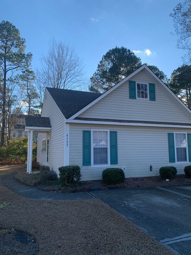 Foto del edificio - 2 Bedroom 2 Bath Townhouse Available Now on Jasmine Cove Way